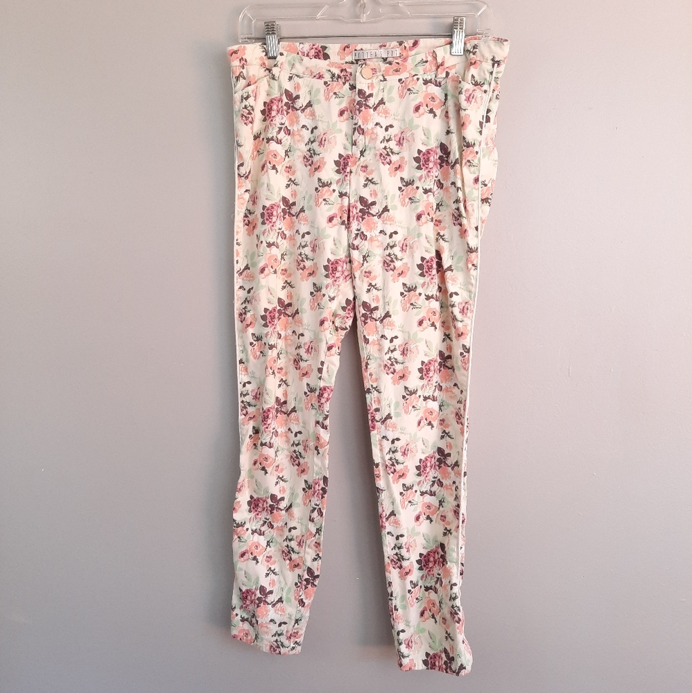 Potter's Pot White Floral Snap Ankle Pants
